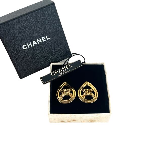Chanel Vintage CC Teardrop Clip-On Earrings - Picture 2 of 8